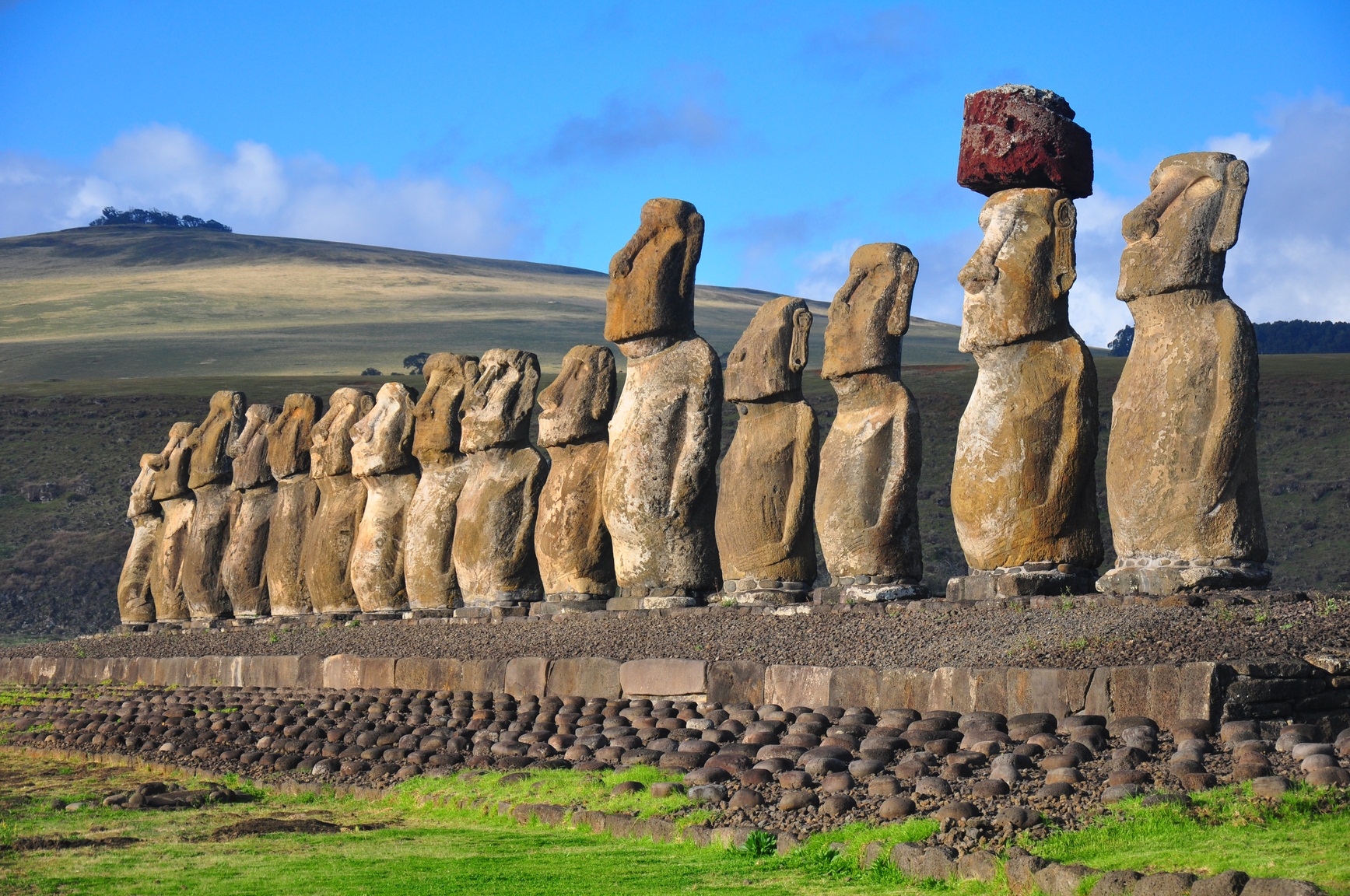 Fifteen moai at Tongariki, Easter Island - Palabras Que Fortalecen