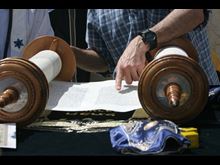 Torah reading at western wall