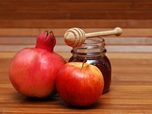Rosh Hashanah pomegranates apples honey