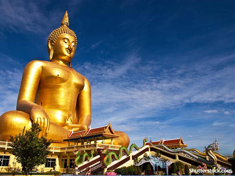 buddhist-golden-statue-sky