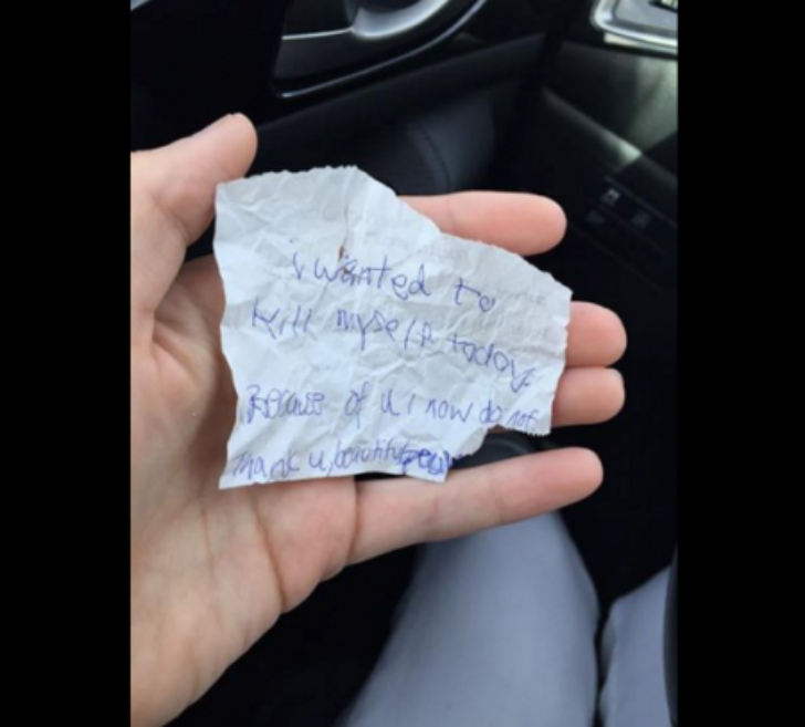 ella le compro un cafe a un mendigo