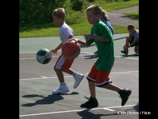 children playing basketball